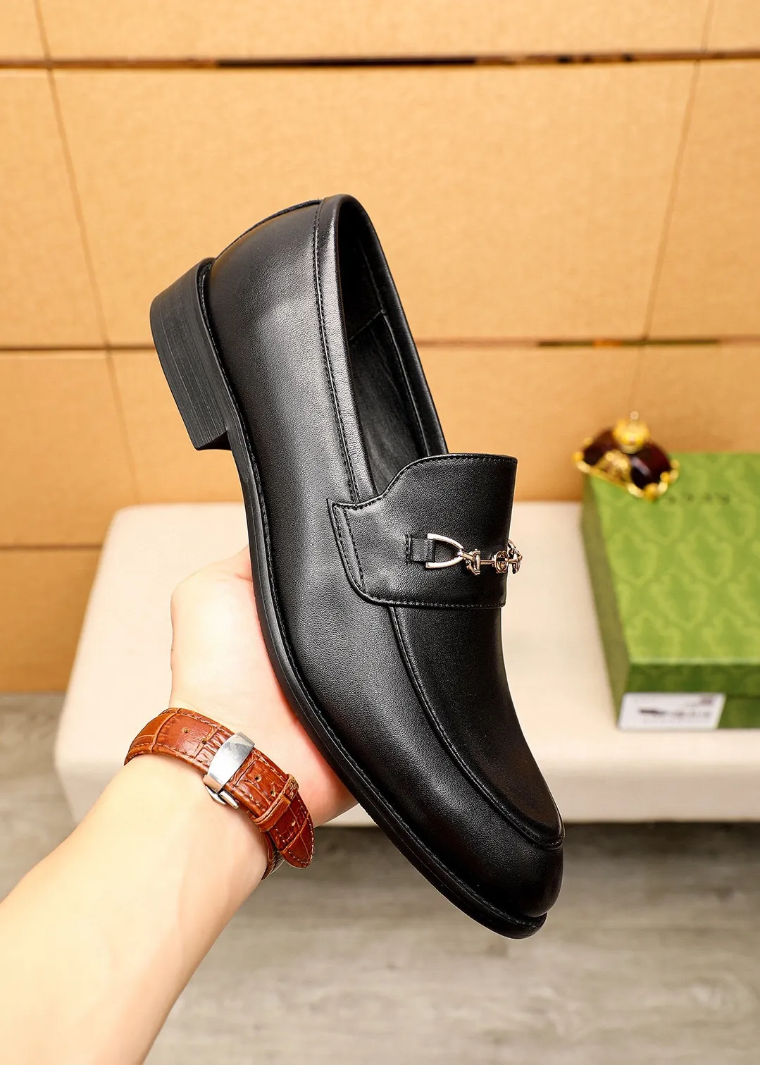 Men's shoes 💰400 💐 Product trademark: GUCCI "Gucci" casual leather shoes Regular size: 39-44 (38.45.46🉑️Customized) Product materials: Selected imported first-layer calfskin upper + luxury hardware buckle, imported 🐑 sheepskin lining. Strong three-dimensional visual effect, original combination outsole Color: 1⃣️color optional